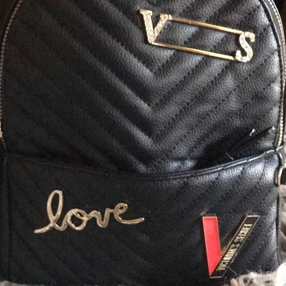 Victoria Secret Backpack π»π»π»β€οΈππ½ππ½ππ½πΊπΈ - Picture 4 of 4